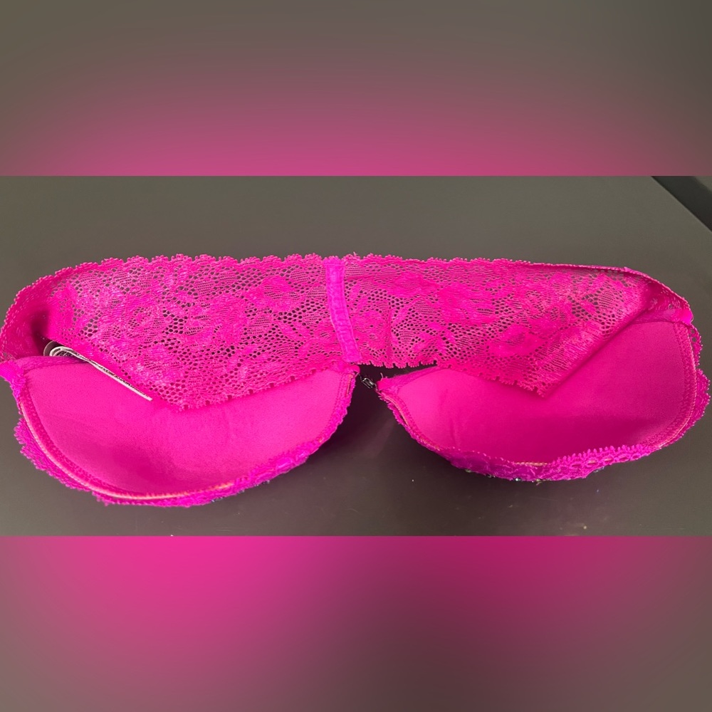 Victoria's Secret Embellished
Strapless Bra
Size: 32B Victoria's - Picture 3 of 6